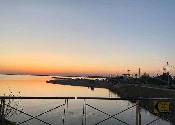 בקתה In Near Veluwemeer